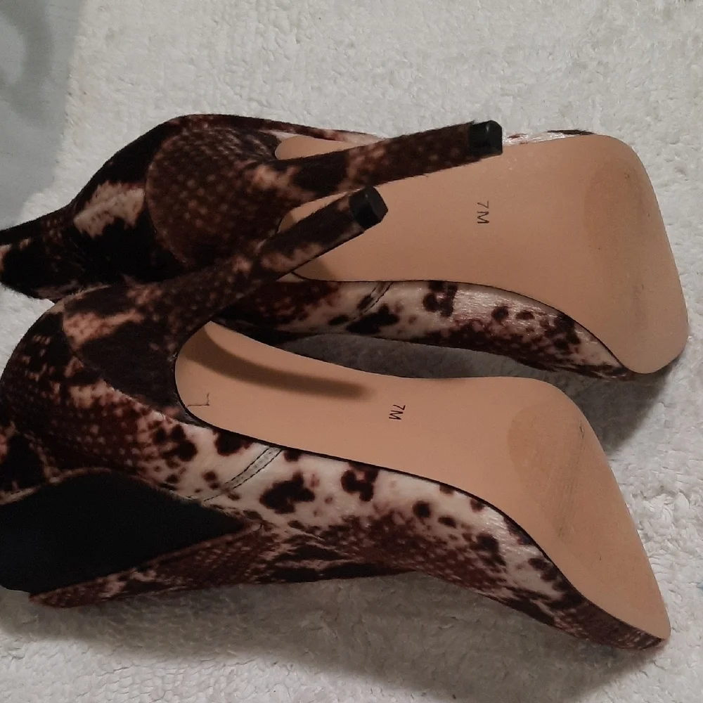 Neiman Marcus Brown Snake Print Heeled Boots - Picture 6 of 8